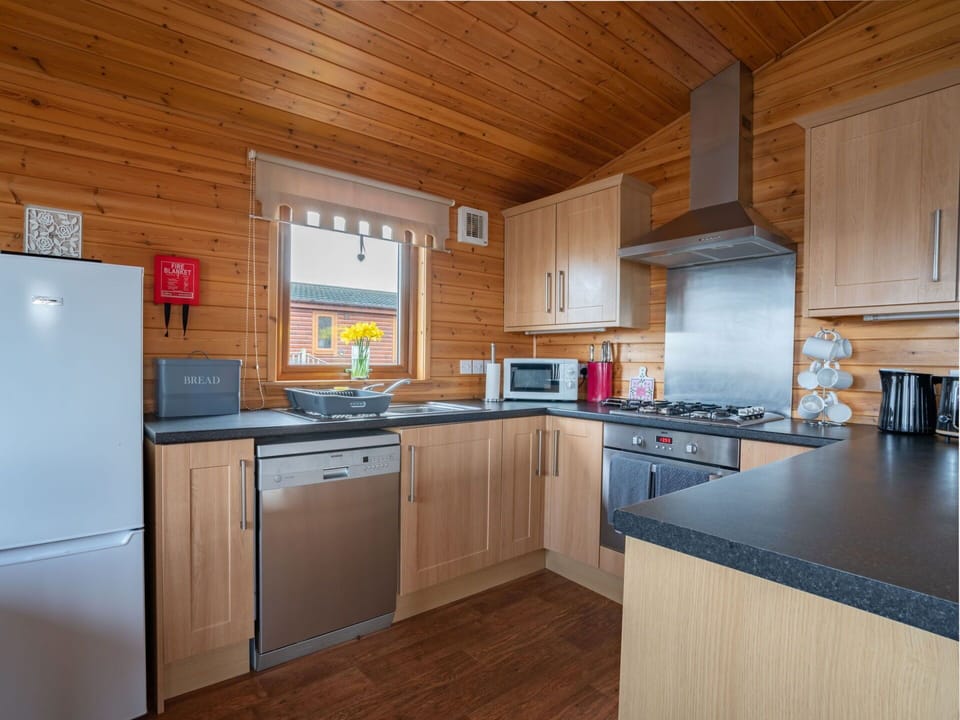 Cabinetry, Countertop, Kitchen Appliance, Kitchen, Kitchen Stove, Wood, Kitchen Sink, Architecture, Home Appliance, Interior Design