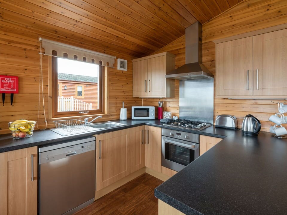 Cabinetry, Countertop, Kitchen Stove, Kitchen Appliance, Kitchen, Wood, Home Appliance, Interior Design, Flooring, Stove
