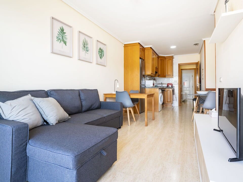 Property, Furniture, Couch, Comfort, Building, Interior Design, Wood, Living Room, Floor, Flooring