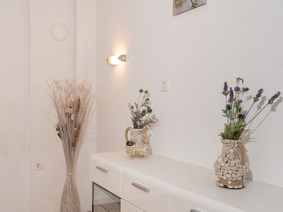 Wall, Interior Design, Furniture, Flowerpot, Lighting, Home, Room, Pink, Vase, Houseplant