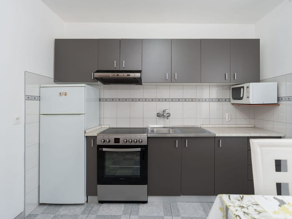 Kitchen, Kitchen Appliance, Major Appliance, Countertop, Flooring, Kitchen Stove, Cabinetry, Interior Design, Kitchen Sink, Floor