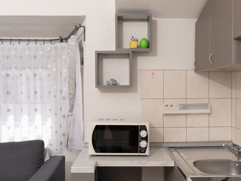 Furniture, Interior Design, Room, Lighting, Home, Floor, Ceiling, Flooring, Kitchen, Cabinetry