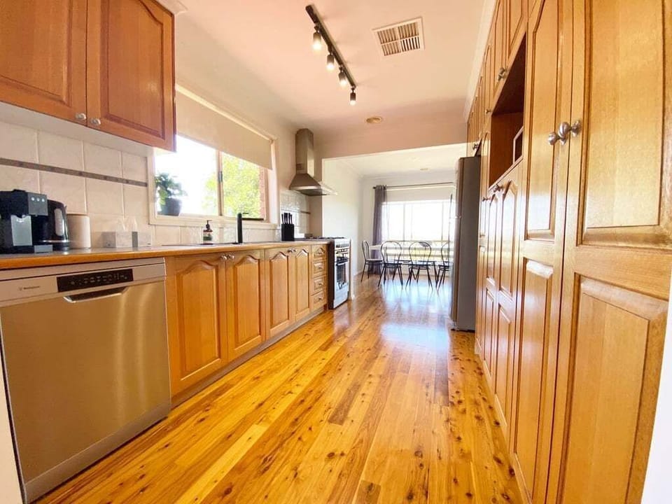 Fully equipped kitchen.