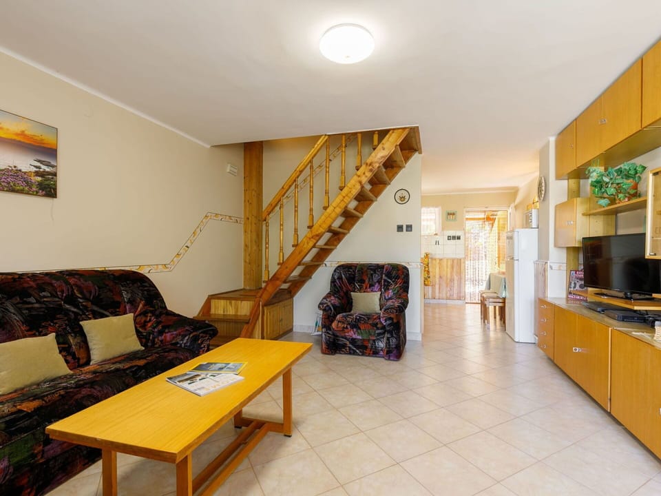 Furniture, Cabinetry, Building, Couch, Wood, Lighting, Comfort, Interior Design, Living Room, Flooring