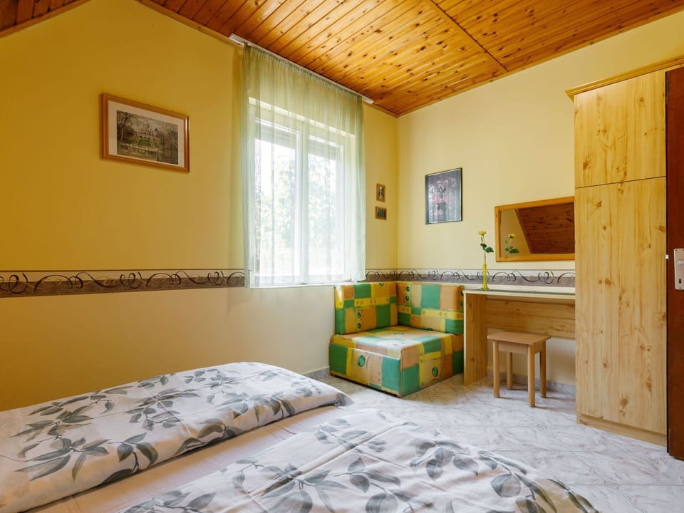 Furniture, Property, Picture Frame, Building, Cabinetry, Comfort, Wood, Window, Interior Design, Flooring