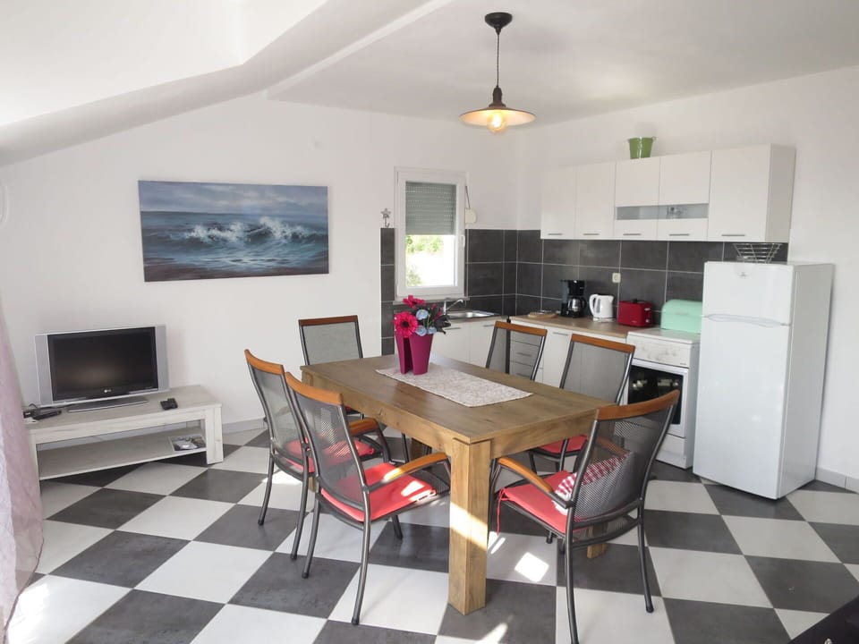 Table, Furniture, Property, Couch, Chair, Cabinetry, Countertop, Home Appliance, Interior Design, Kitchen & Dining Room Table