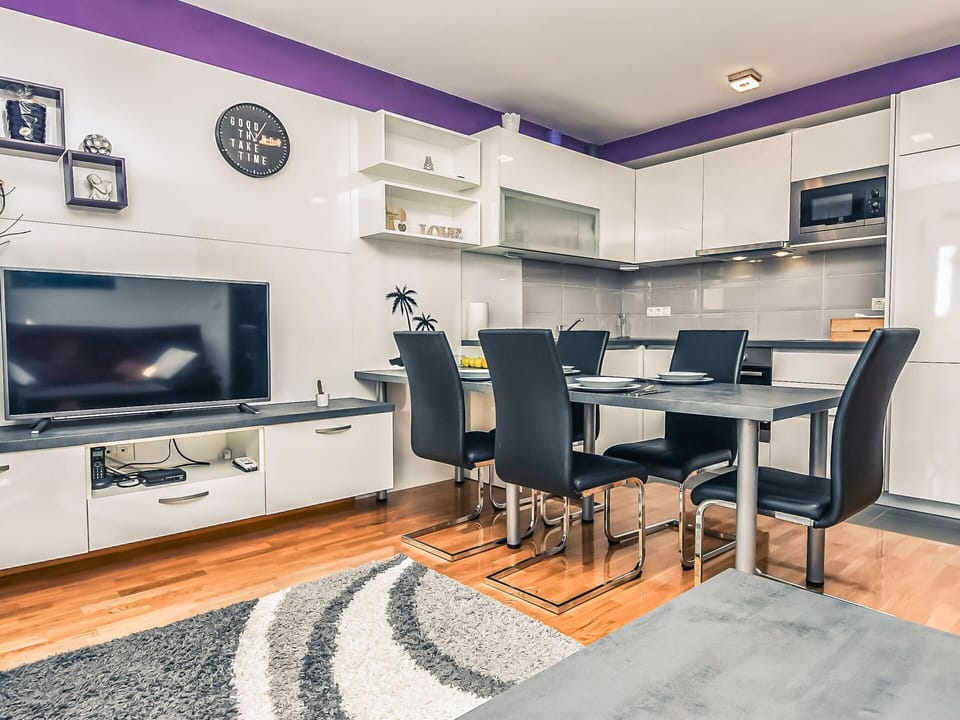 Property, Furniture, Table, Building, Cabinetry, Chair, Countertop, Wood, Interior Design