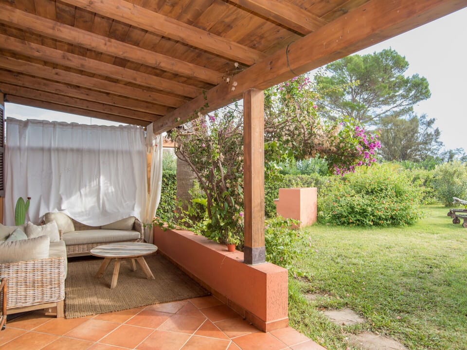 Plant, Shade, Wood, Interior Design, Tree, Grass, Building, Landscape, Leisure, Tints And Shades