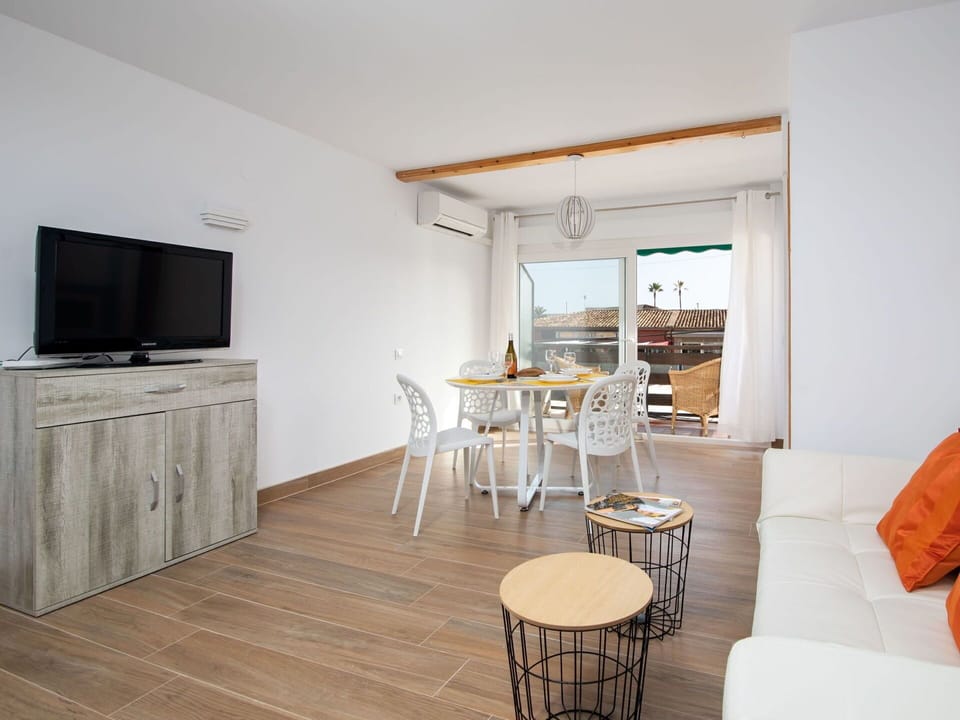 Furniture, Property, Cabinetry, Wood, Flooring, Floor, Building, Table, Living Room, Laminate Flooring