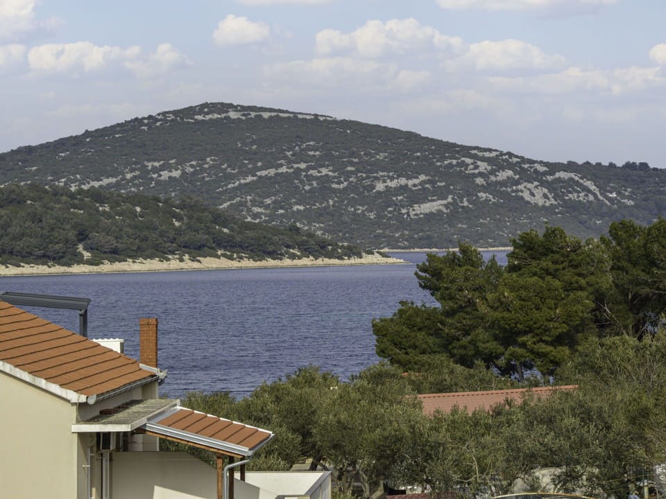 Water, Sky, Building, Azure, Mountain, Tree, Architecture, Body Of Water, Lake, Neighbourhood