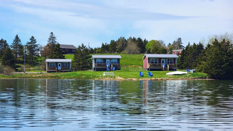 3 Cottages on location