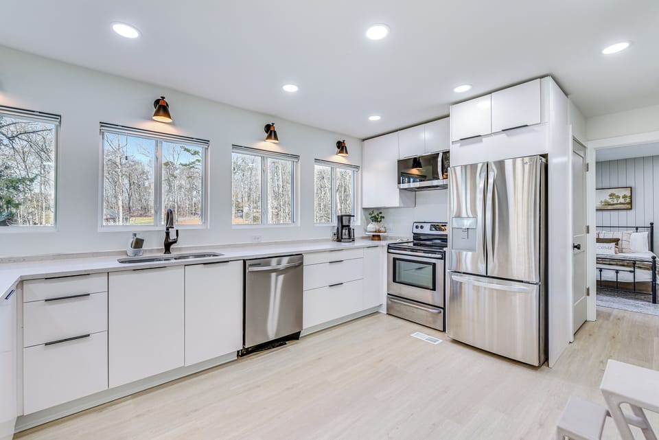 Kitchen | Cooking Basics | Drip Coffee Maker | Microwave | Main Level