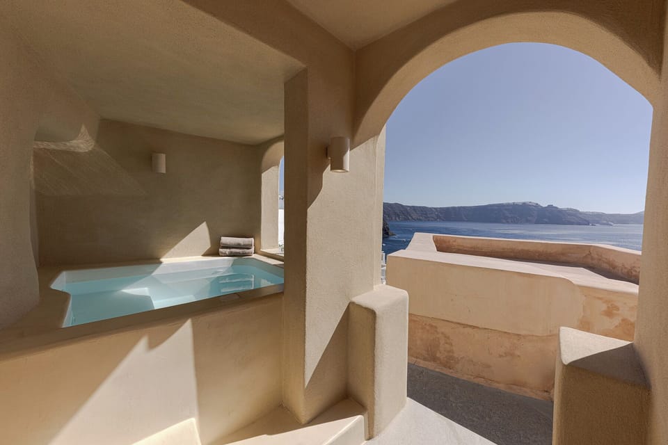 Hot tub with sea view