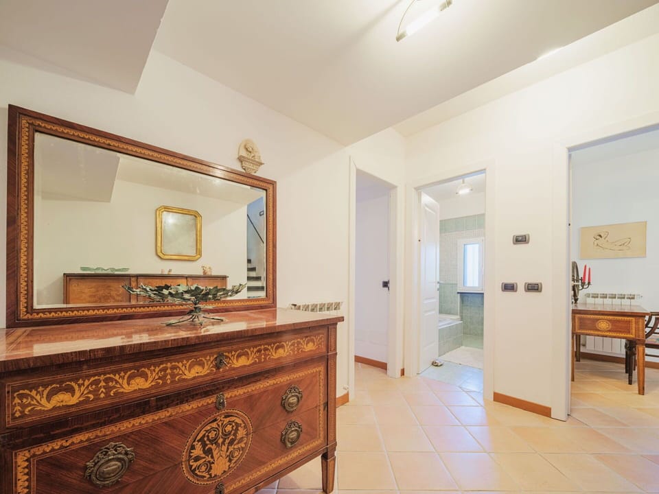 Mirror, Cabinetry, Furniture, Property, Building, Drawer, Wood, Interior Design, Door, Floor