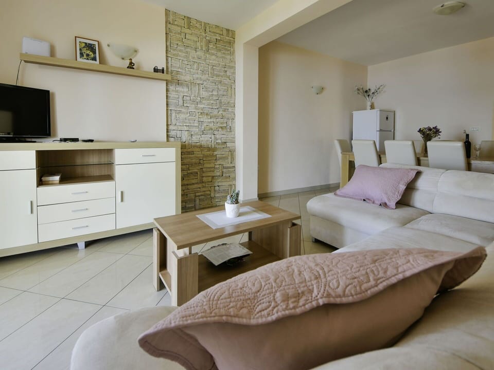 Table, Furniture, Property, Cabinetry, White, Comfort, Wood, Countertop, Building, Drawer