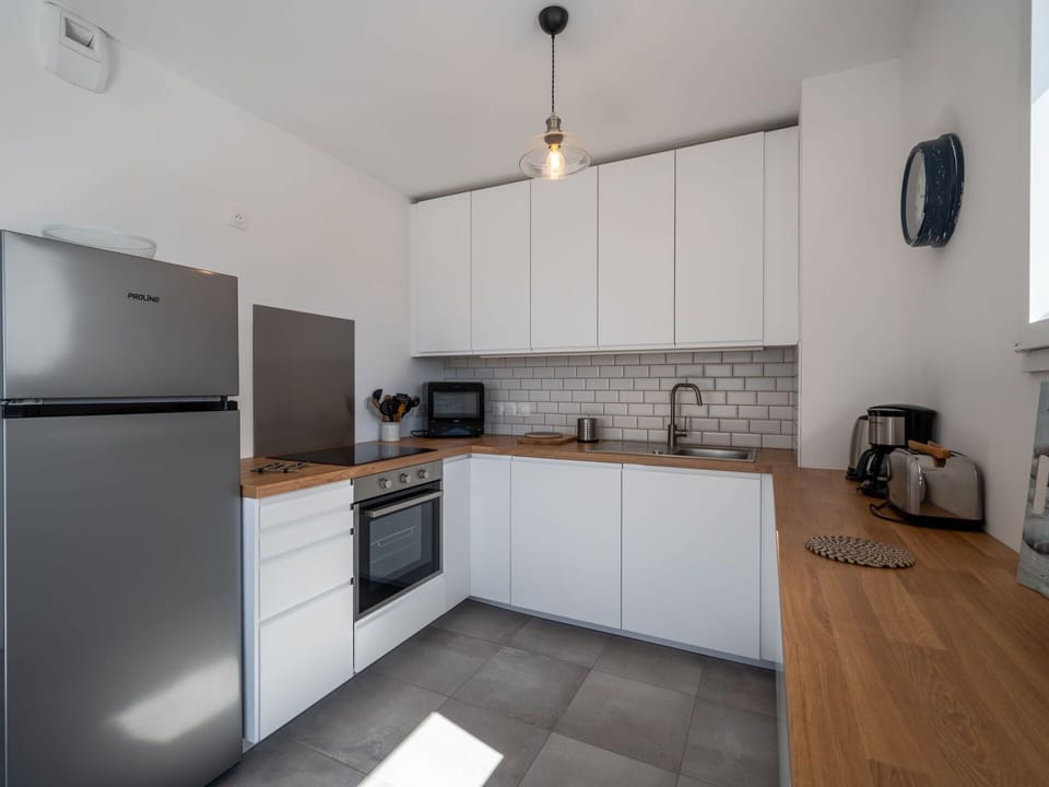 Cabinetry, Countertop, Property, Sink, Kitchen Appliance, Kitchen Stove, Building, Home Appliance, Kitchen, Interior Design