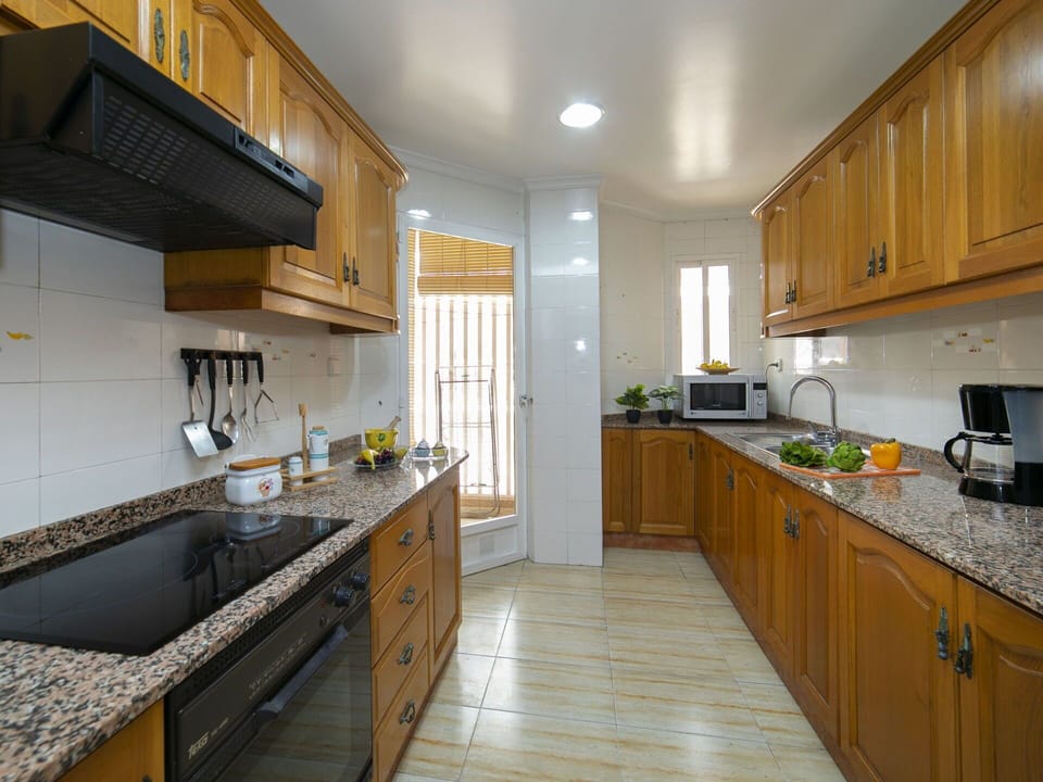 Countertop, Cabinetry, Property, Kitchen Sink, Sink, Building, Kitchen Stove, Kitchen, Wood, Kitchen Appliance