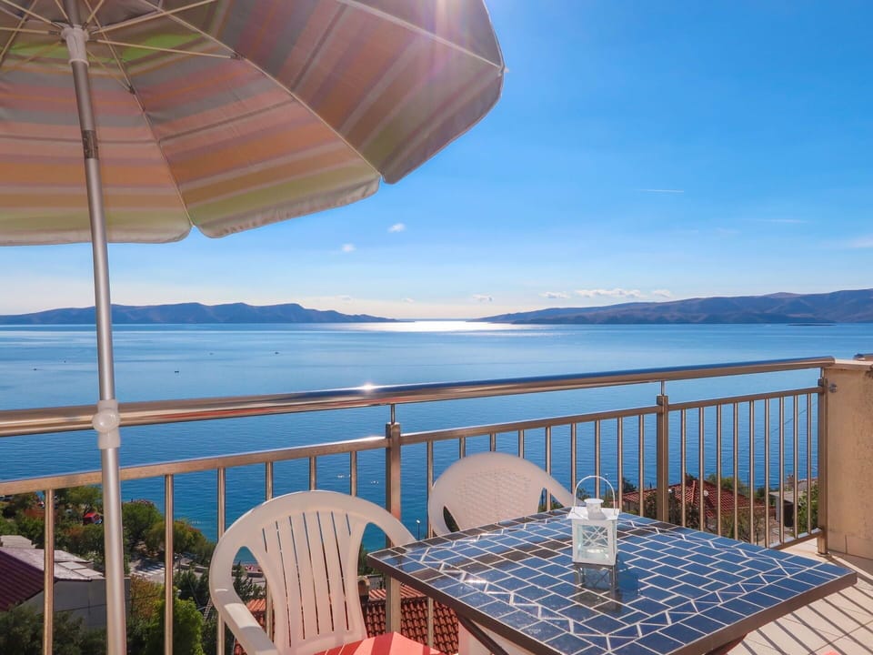 Water, Sky, Table, Furniture, Blue, Azure, Chair, Architecture, Outdoor Furniture, Wood
