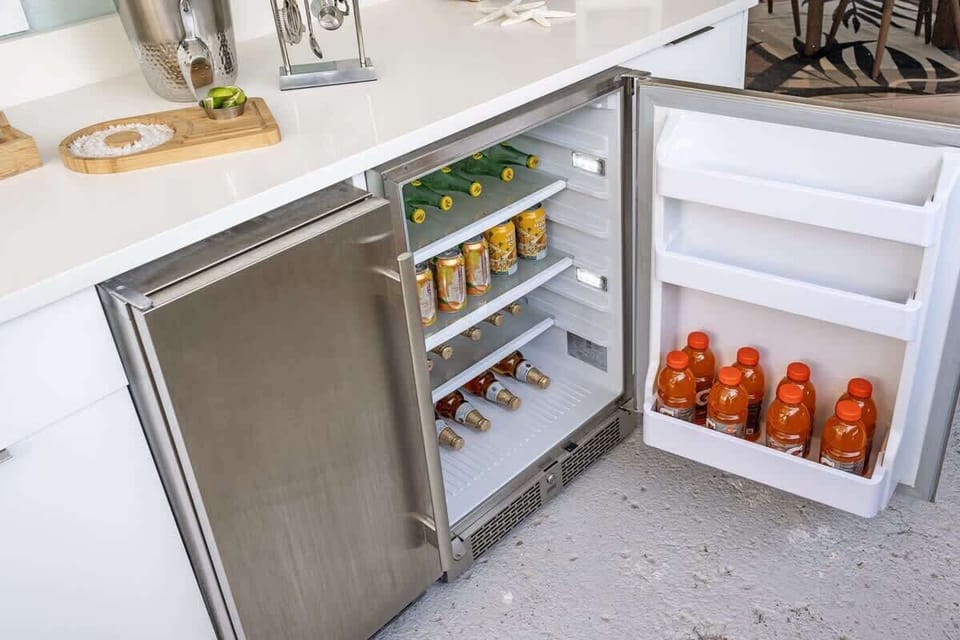 This outdoor fridge with an integrated ice machine provides easy access to cold beverages and ice for all your poolside gatherings and outdoor entertaining needs.