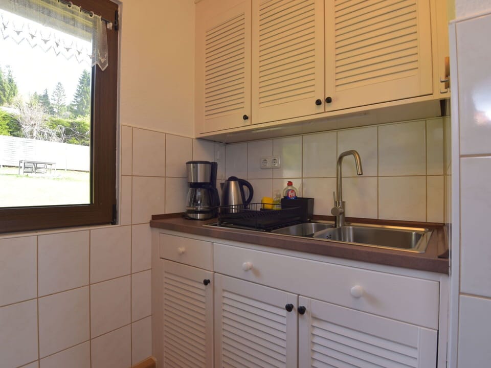 Cabinetry, Kitchen Sink, Sink, Countertop, Tap, Property, Building, Plumbing Fixture, Kitchen, Wood
