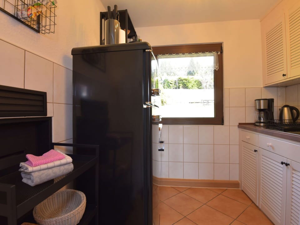 Property, Cabinetry, Kitchen Appliance, Kitchen Sink, Wood, Building, Home Appliance, Flooring, Interior Design, Countertop