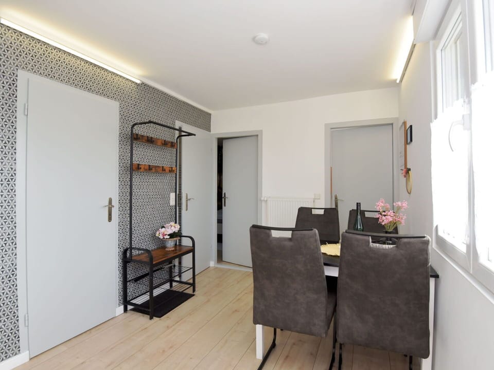 Flooring, Floor, Wood, Window, Comfort, Hall, Chair, Hardwood, Ceiling