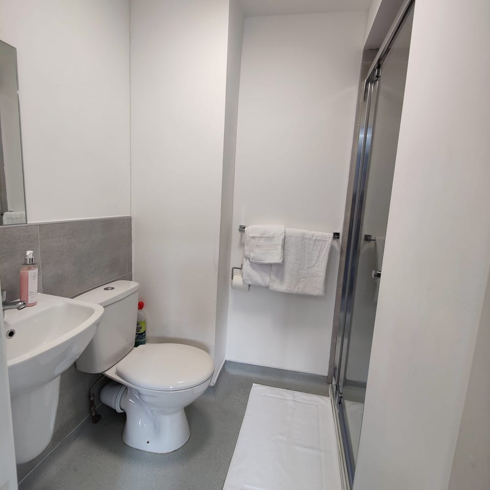 En-suite bathroom 
