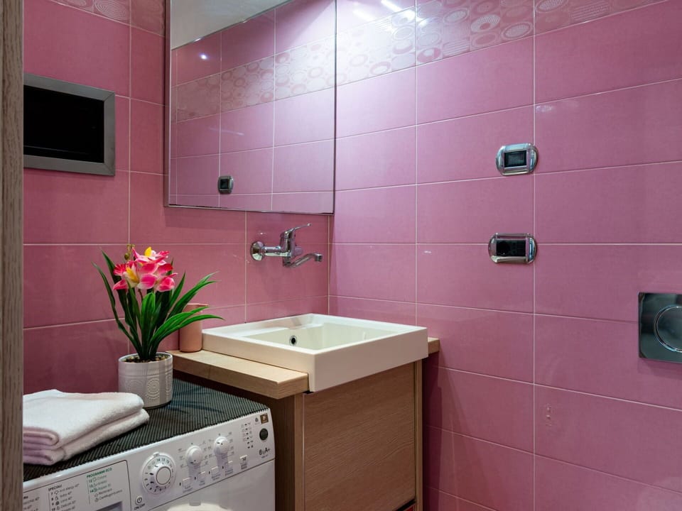 Tap, Property, Plumbing Fixture, Flower, Plant, Sink, Bathroom, Purple, Bathroom Sink, Interior Design