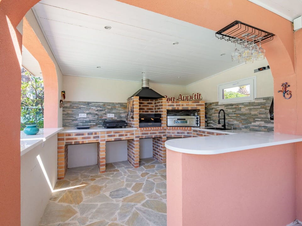 Table, Cabinetry, Wood, Shelving, Interior Design, Shelf, Flooring, Kitchen, Floor