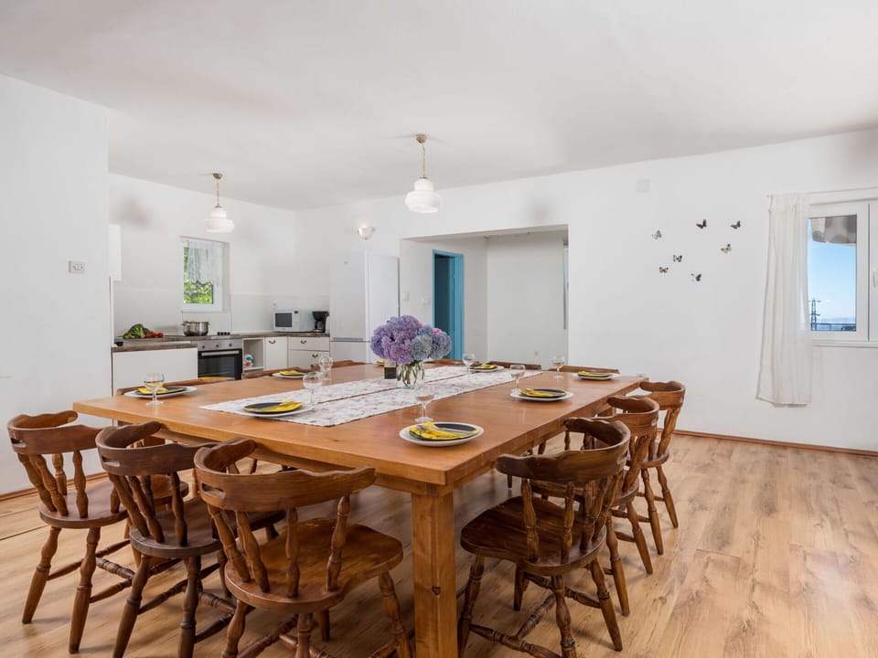 Table, Furniture, Property, Chair, Wood, Interior Design, Architecture, Kitchen & Dining Room Table, Floor, Flooring