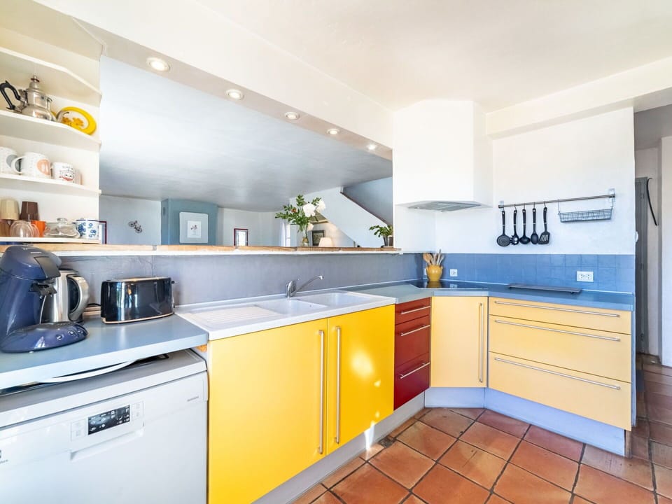 Cabinetry, Countertop, Building, Kitchen Appliance, Kitchen, Home Appliance, Interior Design, Drawer, Kitchen Stove, Tap
