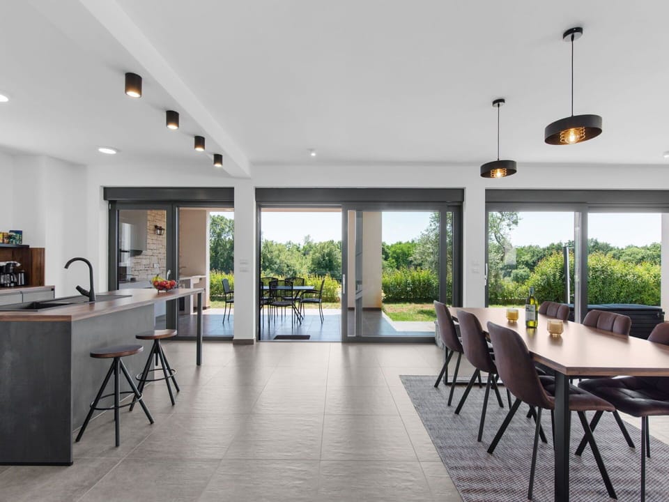 Table, Furniture, Plant, Chair, Cabinetry, Wood, Countertop, Building, Flooring, Kitchen