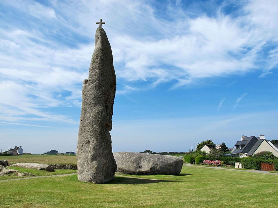 Water, Plant, Sky, Property, Daytime, Building, Swimming Pool, Azure, Blue, Tree