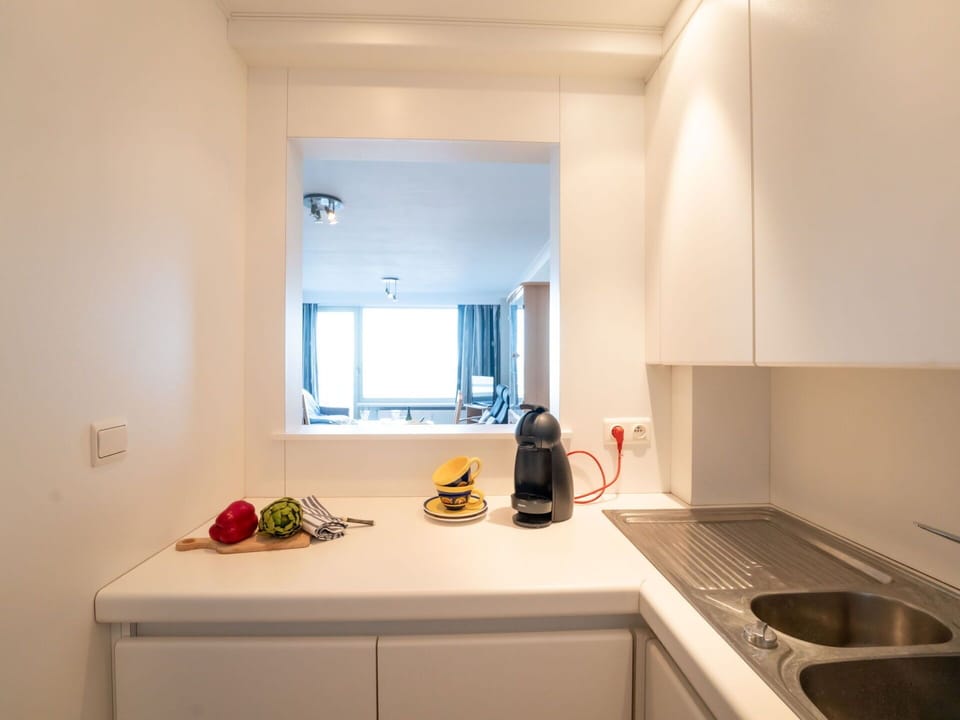 Property, Kitchen Sink, Sink, Building, Interior Design, Tap, Kitchen, Wood, Plumbing Fixture, Floor