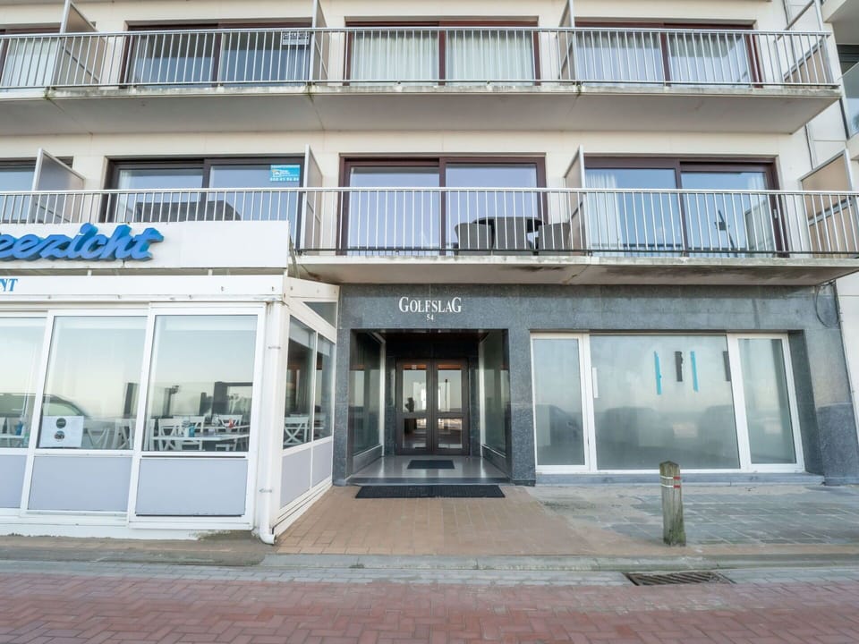 Property, Building, Window, Urban Design, Facade, Condominium, Real Estate, Commercial Building, Door, City