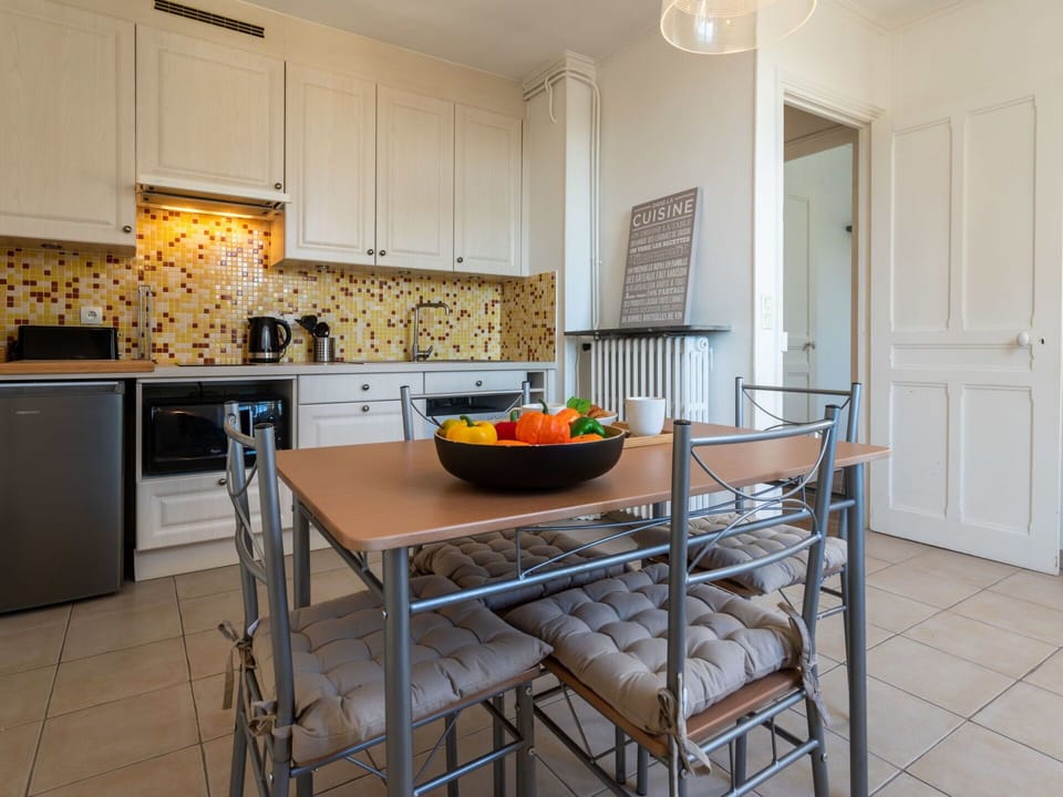 Water, Sky, Cloud, Property, Swimming Pool, Building, Plant, Seaside Resort, Tree, Outdoor Furniture