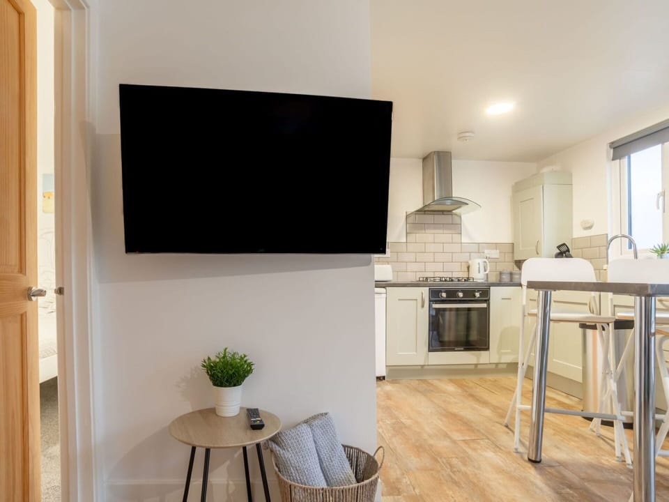 Furniture, Window, Wood, Interior Design, Flooring, Floor, Table, Living Room, Wall