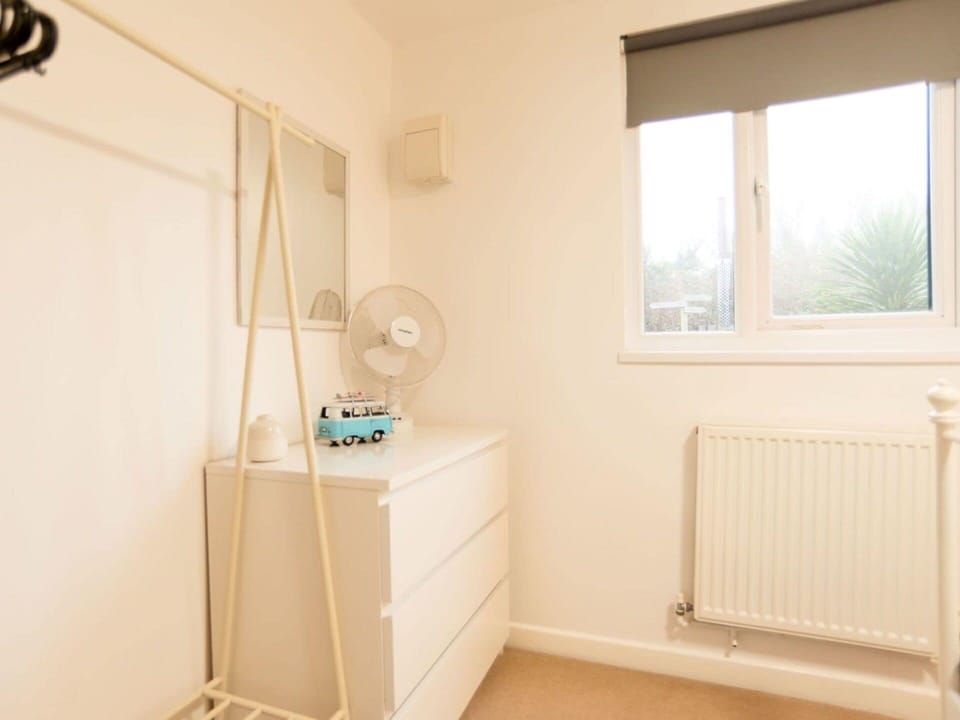 Water, Sky, Cloud, Property, Swimming Pool, Building, Plant, Seaside Resort, Tree, Outdoor Furniture