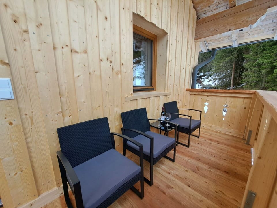 Furniture, Window, Building, Plant, Wood, Comfort, Tree, Flooring, Interior Design, Floor