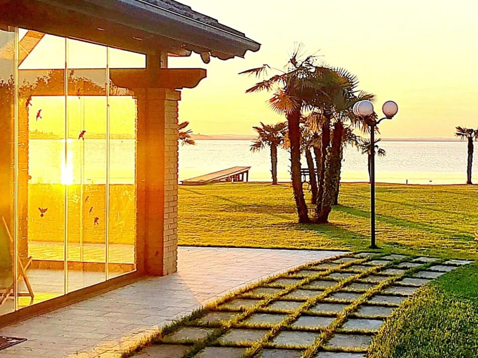 Water, Sky, Water Resources, Mountain, Azure, Plant, Coastal And Oceanic Landforms, Lake, Beach, Horizon