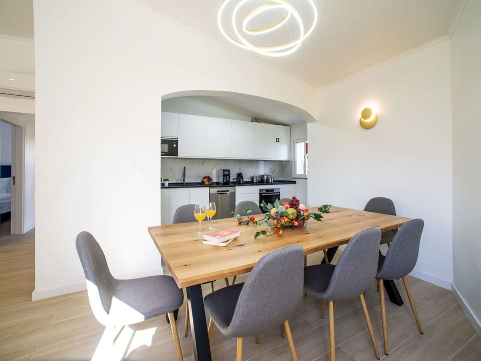 Table, Furniture, Cabinetry, Chair, Building, Wood, Interior Design, House, Plant, Kitchen