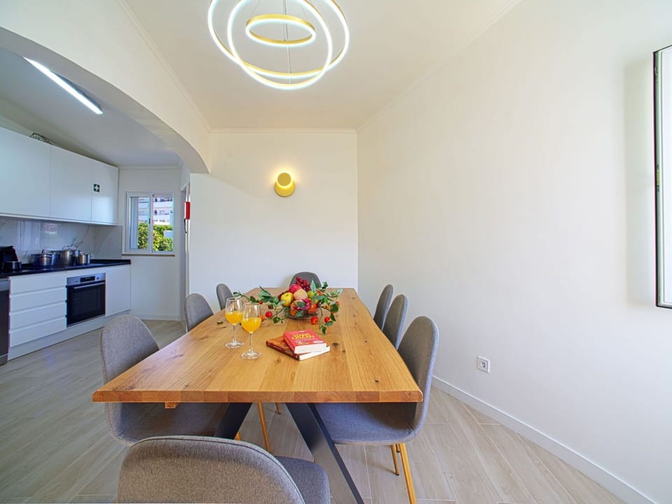 Table, Furniture, Property, Building, Interior Design, Chair, Wood, Paint, House, Floor