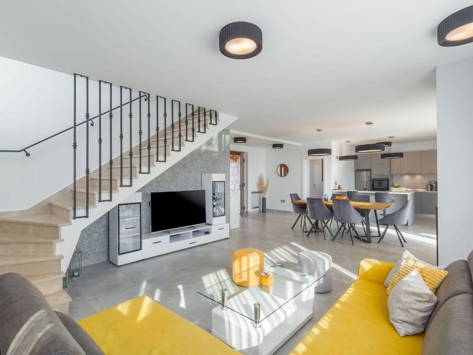 Property, Couch, Living Room, Flooring, Interior Design, Floor, Television, Wood, Comfort, Real Estate