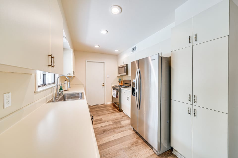 Kitchen | Blender | Trash Bags & Paper Towels