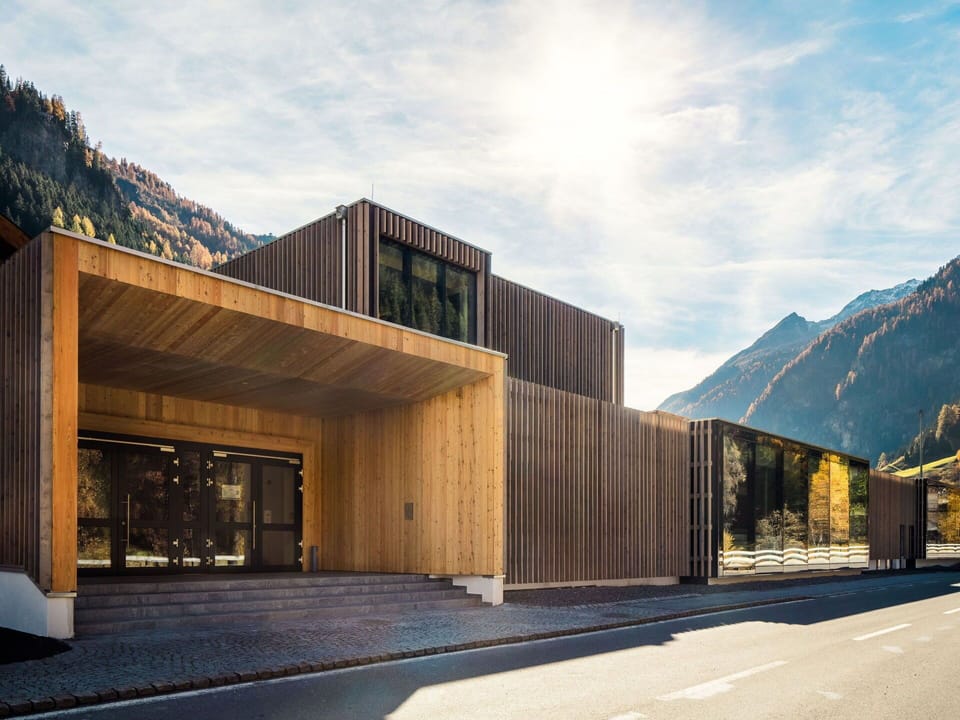 Cloud, Sky, Wood, Asphalt, Road Surface, Shade, Real Estate, Facade, Composite Material, Landscape