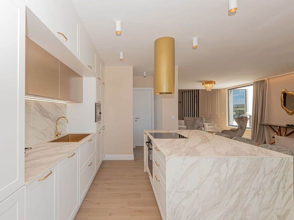 Building, Cabinetry, Furniture, Countertop, Wood, Interior Design, Comfort, Architecture, House, Flooring
