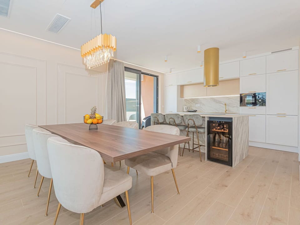 Table, Furniture, Property, Chair, Wood, Interior Design, Flooring, Floor, Cabinetry, Kitchen