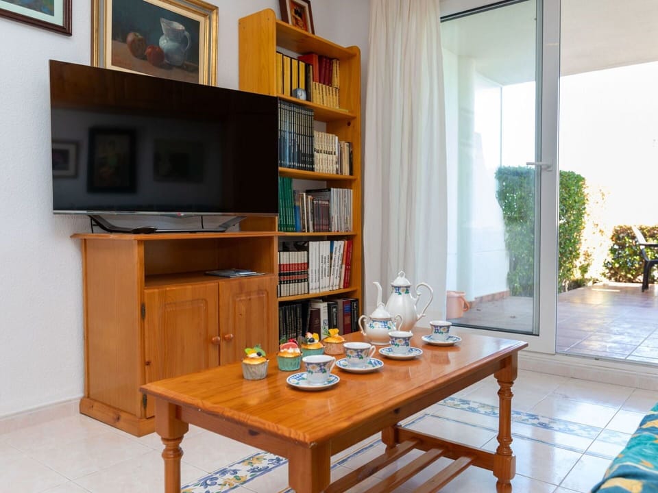 Furniture, Property, Plant, Comfort, Textile, Wood, Interior Design, Cabinetry, Houseplant, Flooring