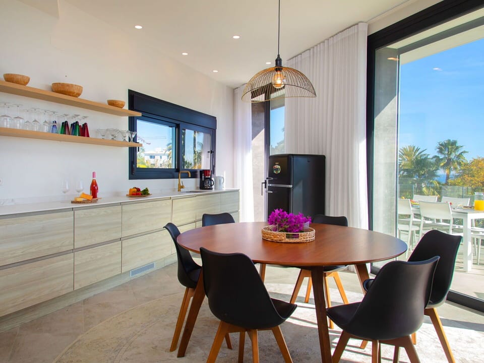 Furniture, Property, Plant, Comfort, Textile, Wood, Interior Design, Cabinetry, Houseplant, Flooring