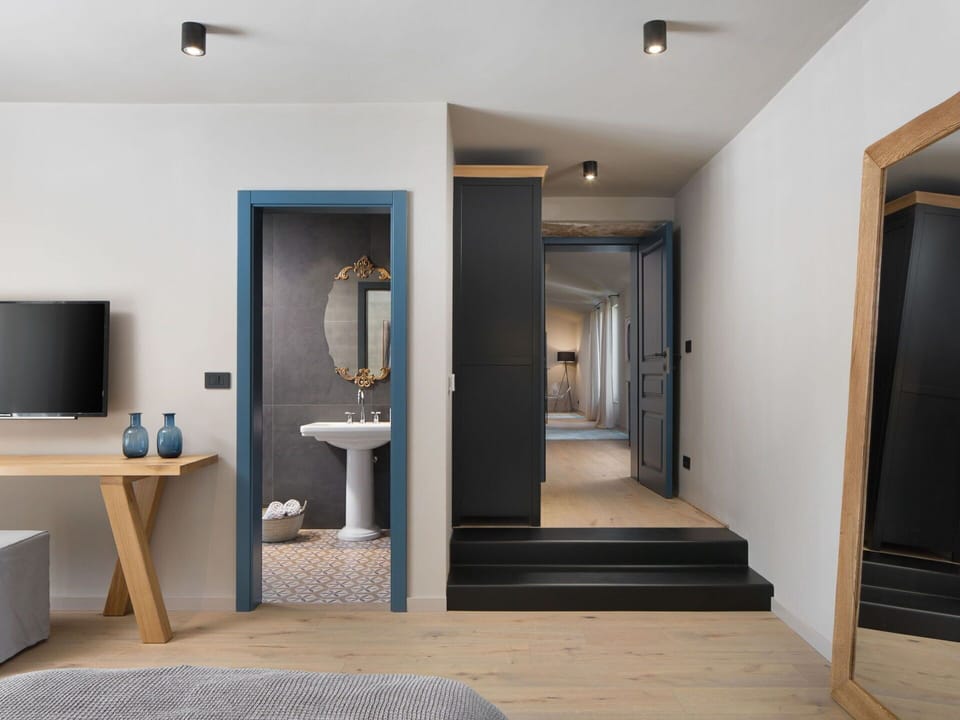 Furniture, Property, Plant, Comfort, Textile, Wood, Interior Design, Cabinetry, Houseplant, Flooring